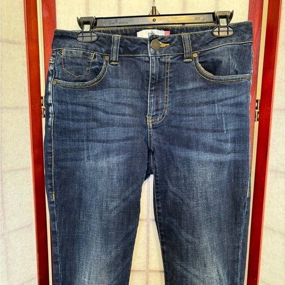 Cabi High Straight Jeans #3561 - EUC - Size 4 - Picture 3 of 7